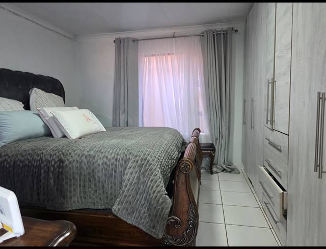 3 BEDROOM FREEHOLD FOR SALE IN GROBLERPARK